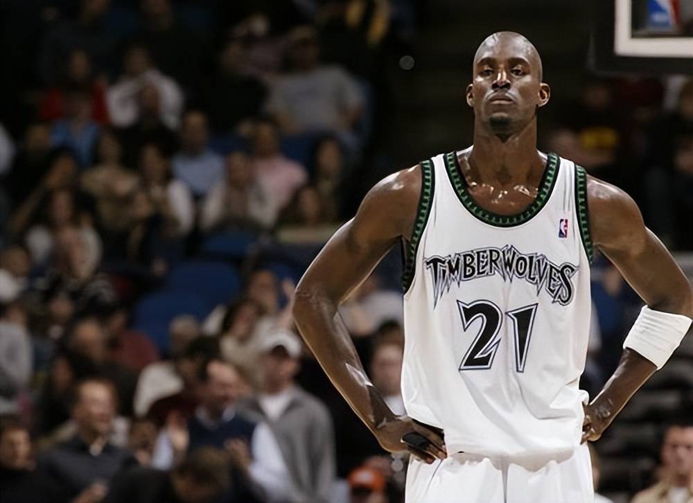 记者：当初是佩普要国足跟越南打对攻，还开小会不让陈洋参加（记者称佩普力主国足与越南对攻，还私下开会未邀陈洋）