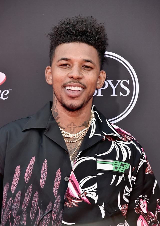 欧冠本周最佳阵容：马杜埃凯、孔德、格林伍德、卡尔在列（欧冠周最佳阵容揭晓：马杜埃凯、孔德、格林伍德、卡尔上榜）