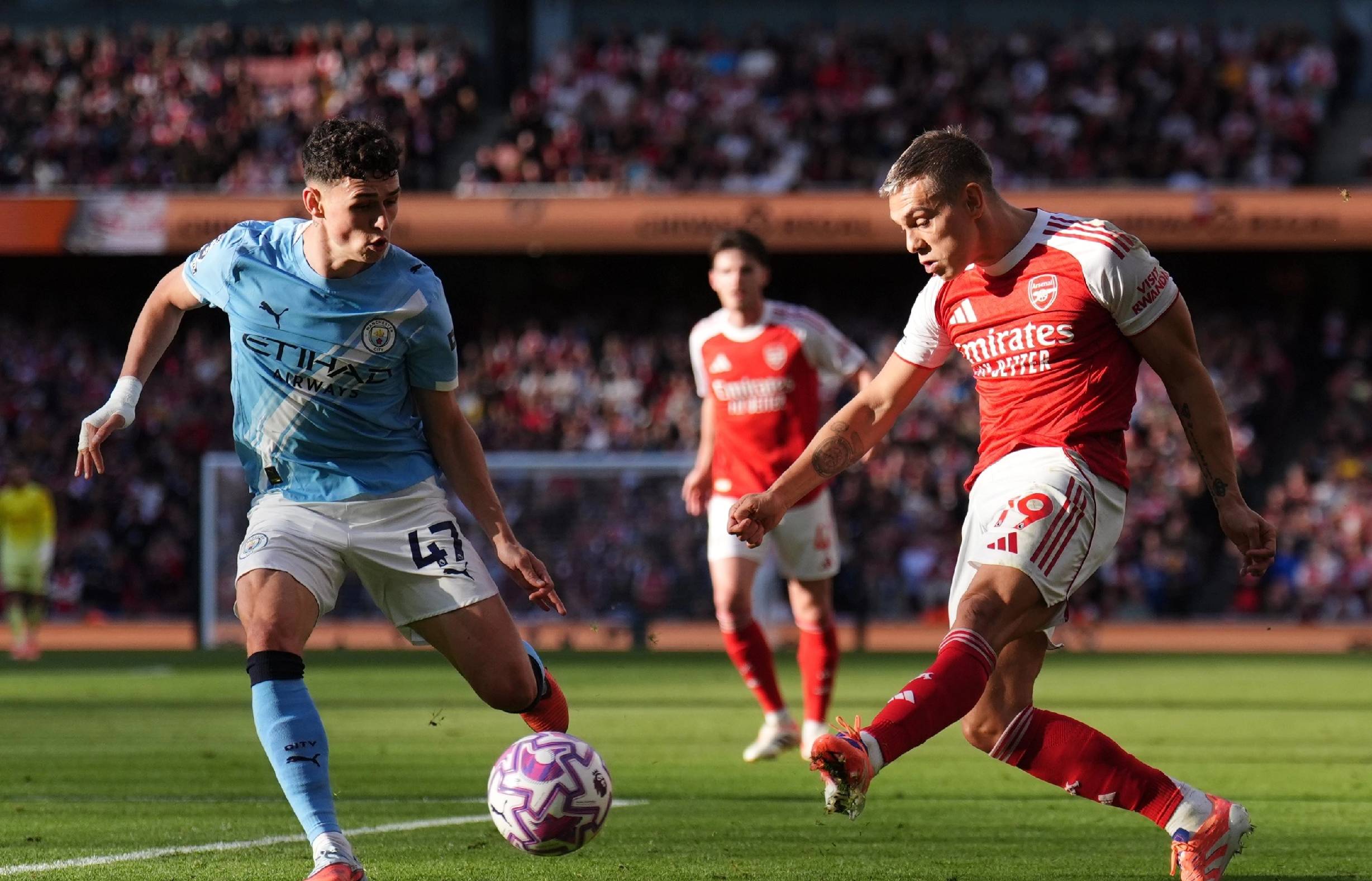 科尔谈与追梦争执：我俩吵了几句，他自己决定要回更衣室冷静（科尔谈与追梦冲突：我们小吵几句后，他选择回更衣室平复心情）