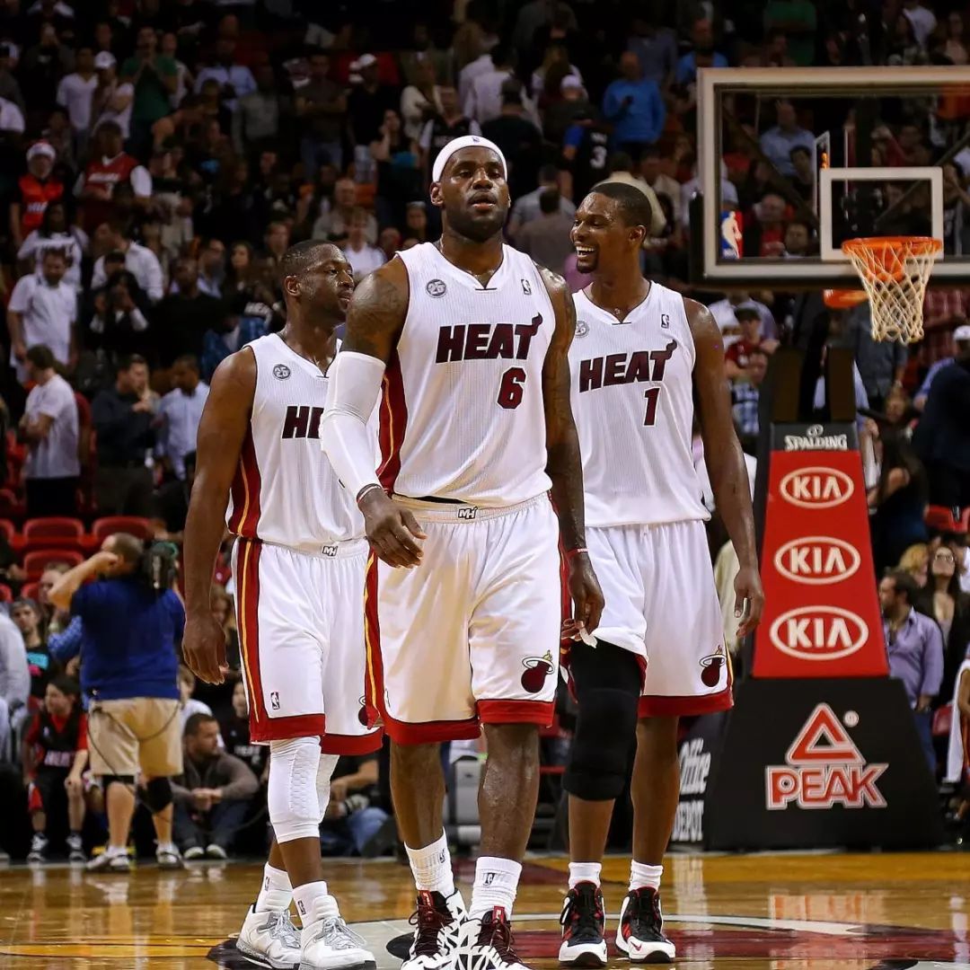 国乒8比1横扫日本队实现三连冠，林诗栋2-1胜张本智和哽咽致谢（国乒8-1大胜日本豪取三连冠，林诗栋2-1力克张本智和赛后哽咽致谢）