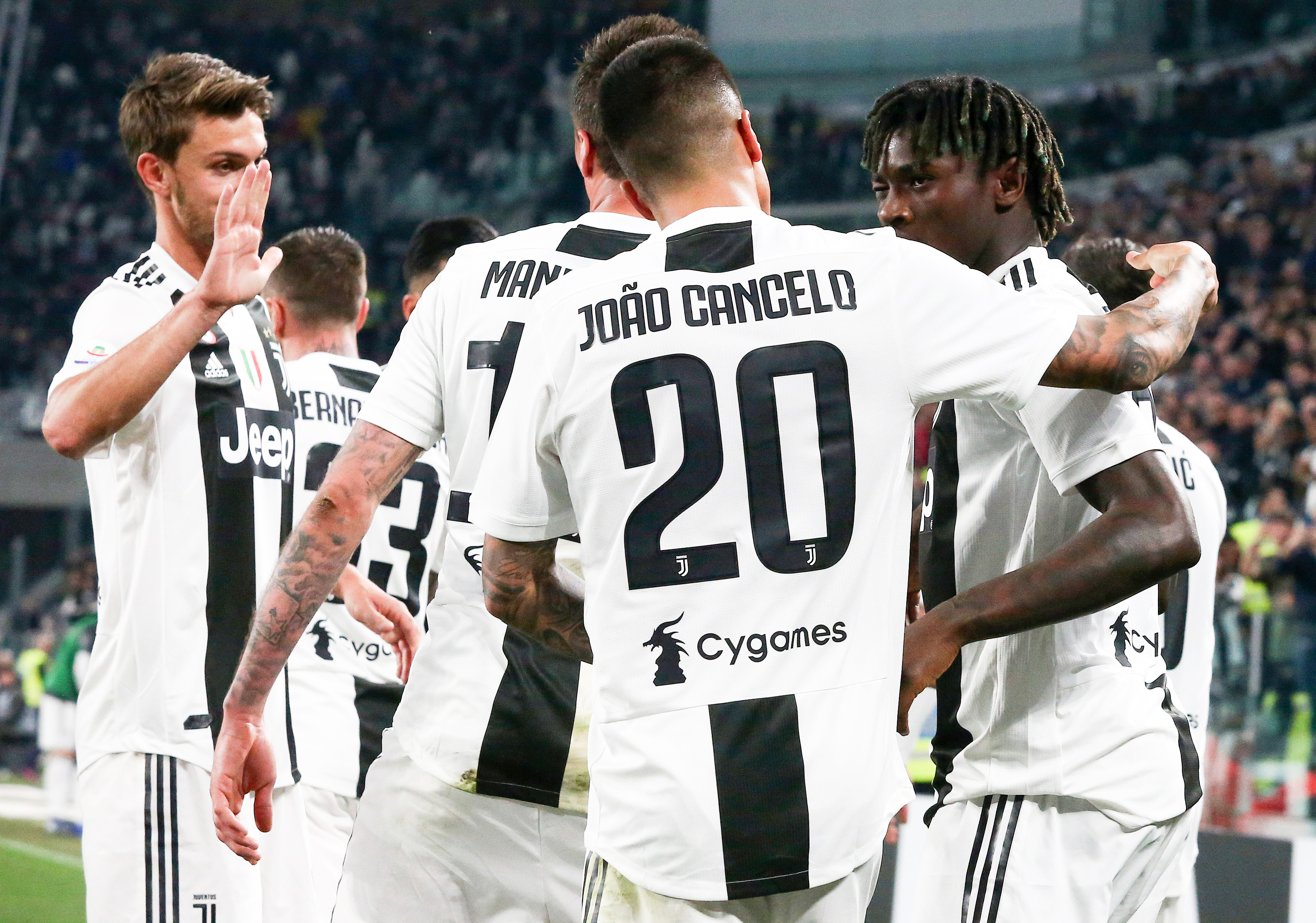 拜仁跟队：凯恩正在全力劝说格伊，希望他能选择加盟拜仁（拜仁随队记者：凯恩正全力游说格伊，盼其选择加盟拜仁）