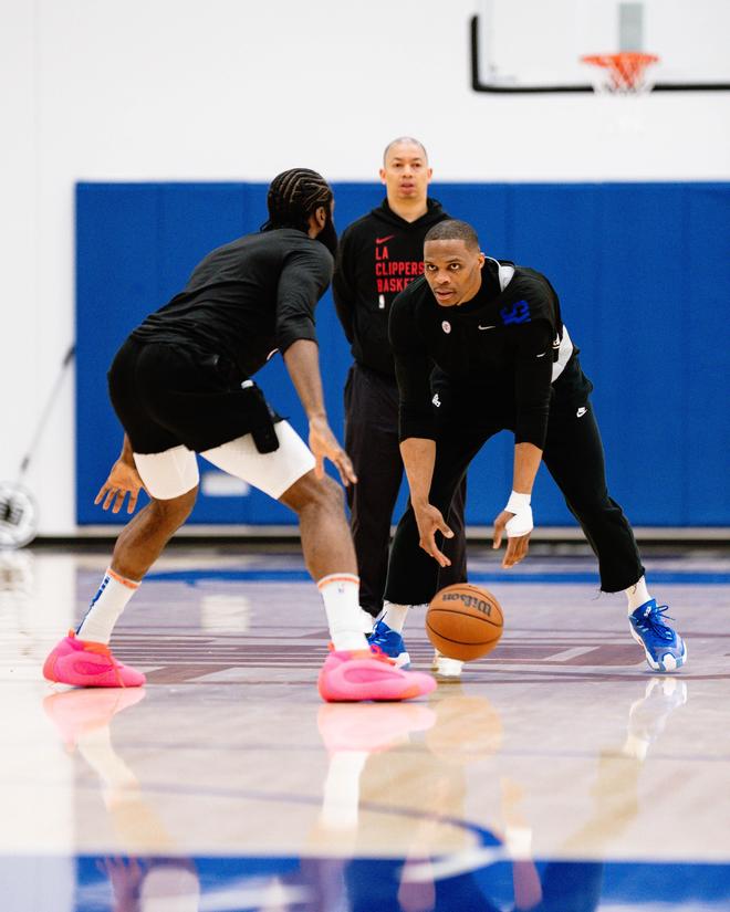 夸梅：湖人靠罚球勉强赢几个弱队算什么本事 没了罚球立马现原形（夸梅批湖人：靠罚球艰难拿下弱队，没哨子立刻原形毕露）