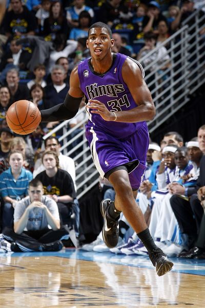 官方：明夏世界杯上下半场中段有强制补水时间，每次3分钟（FIFA官宣：明夏世界杯每半场中段设3分钟强制补水暂停）