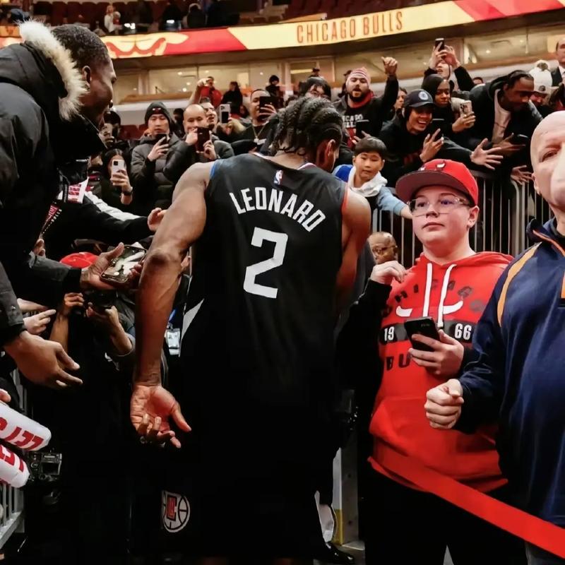 曼联旧将梅开二度：欧冠导演逆袭好戏，20场造17球太犀利（前曼联球员双响助欧冠逆袭，20战造17球火力爆棚）