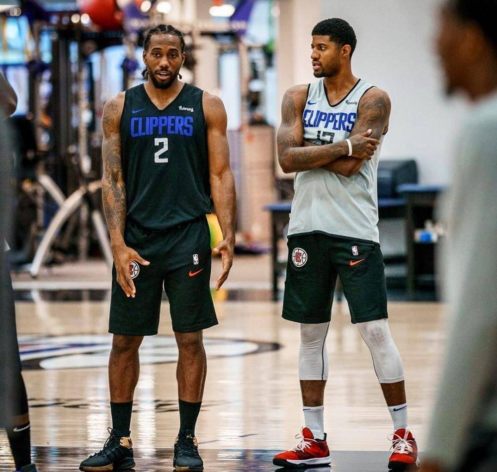 官方：赫塔费门将索里亚战马竞的两连扑当选西甲11月最佳扑救（西甲官宣：赫塔费门将索里亚对马竞的连环神扑当选11月最佳扑救）