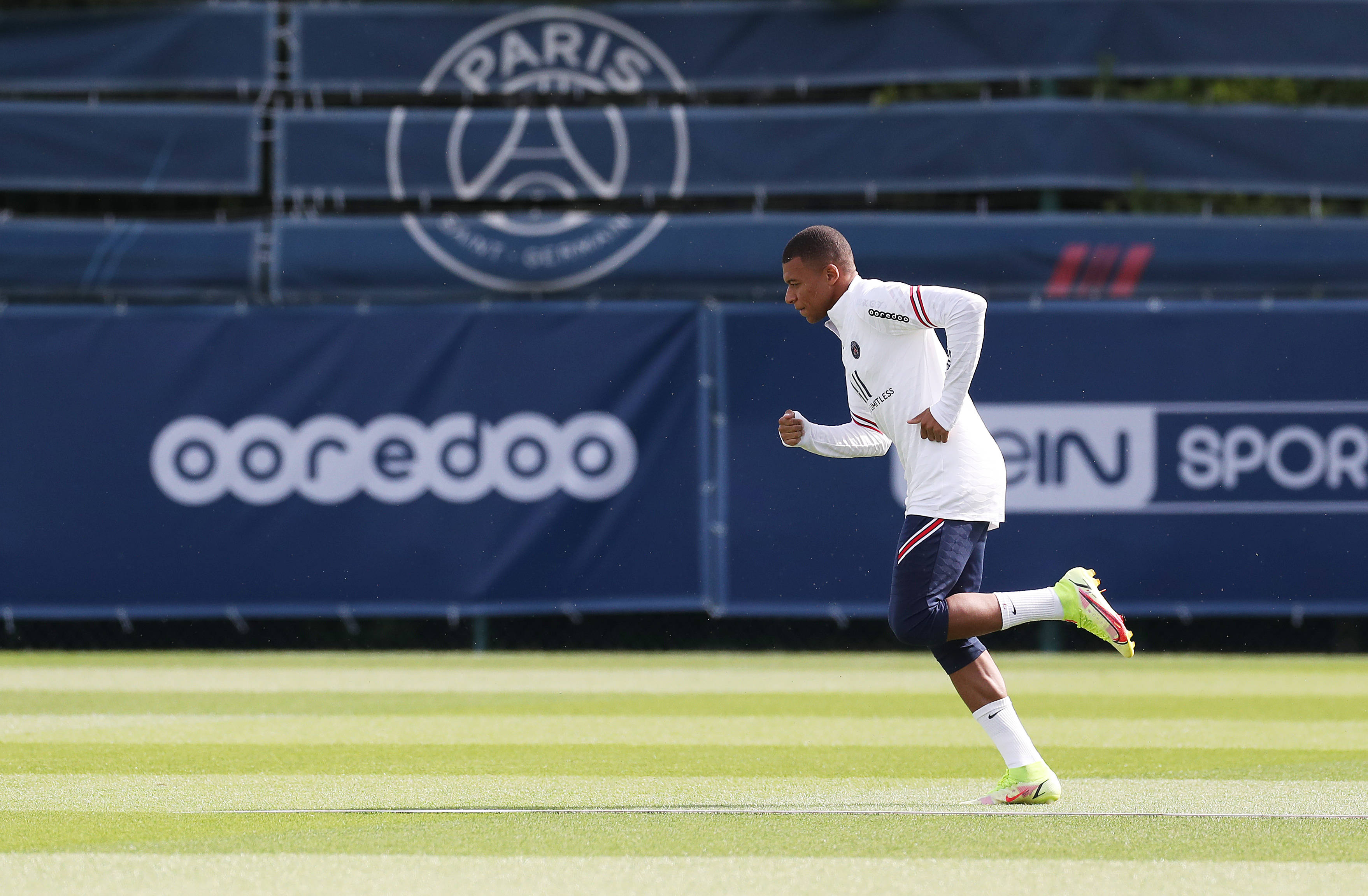 攻防都有表现！奇才双向武克切维奇19中8拿到18分9板4帽（攻守兼备！奇才双向武克切维奇19投8中砍下18分9板4帽）