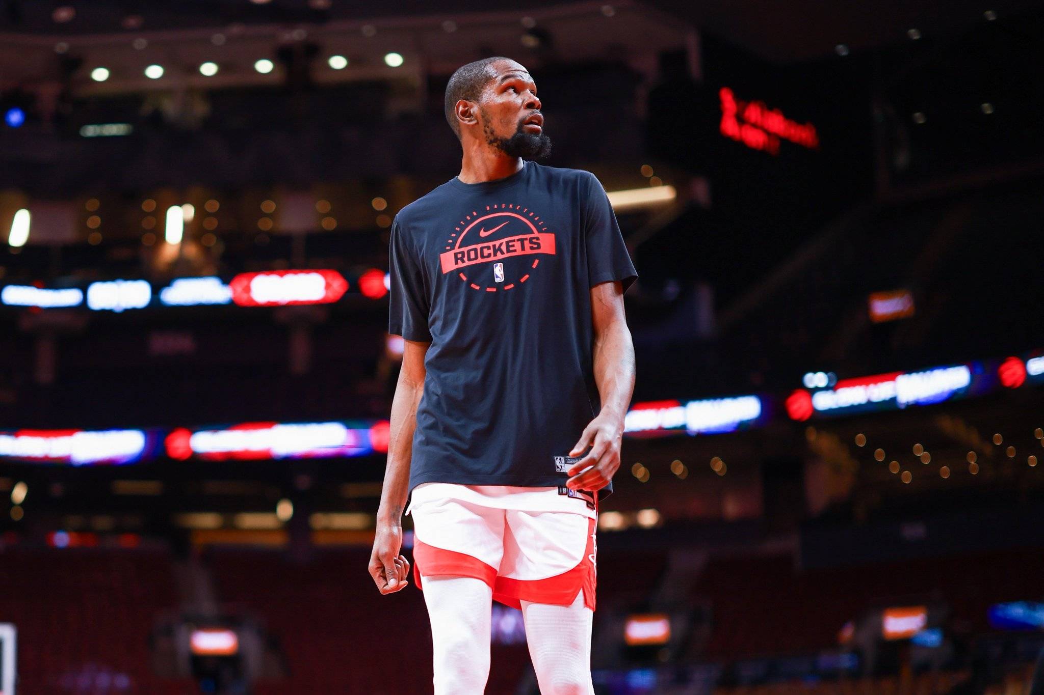 承担重任！巴特勒15中7轰24分8板10助（扛起重担！巴特勒15投7中砍下24分8篮板10助攻）