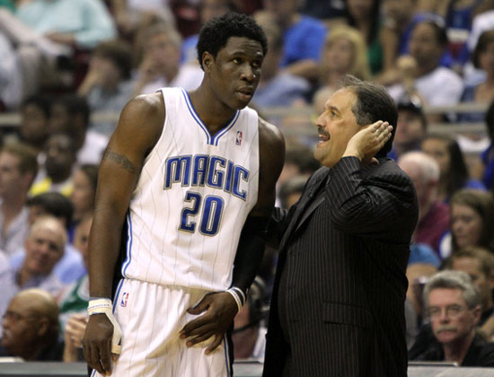 科尔：追梦和我说他可以打替补，但我现在根本没考虑过这件事（科尔：追梦表示愿当替补，但我暂未考虑这一方案）