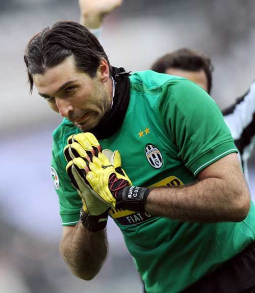 中超客场霸主！2025赛季客场积分榜揭晓，海港35分领跑，冠军当之无愧（中超客场之王！2025赛季客场积分出炉，海港35分领跑，实至名归）