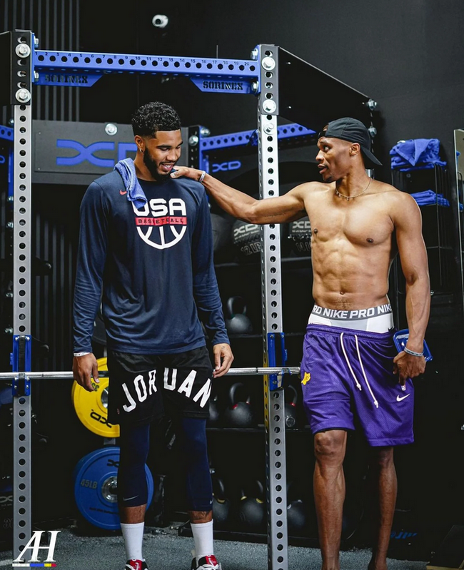 乐凯体育的教练与球员之间的紧密关系（乐凯体育教练与球员的密切互动）