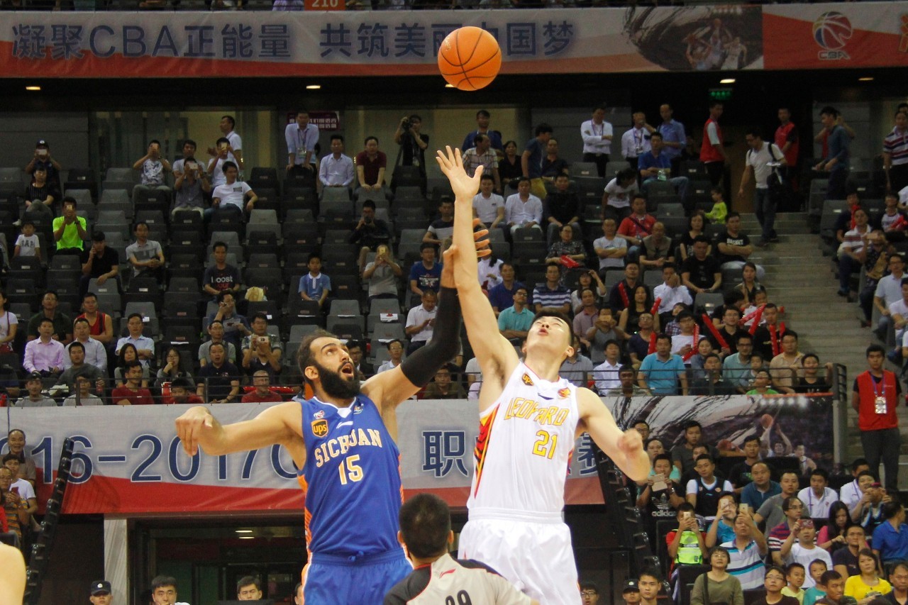 英媒：南安普顿期待埃弗顿再次对迪布林报价，估价超4000万镑（英媒：南安普顿盼埃弗顿再度报价迪布林，估值逾4000万英镑）