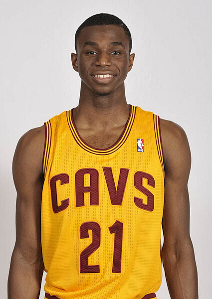 艾维：远离赛场11个月太过漫长 重新回归与队友并肩作战感觉不同（艾维感慨：离开赛场11个月太漫长，回归后与队友并肩作战的感觉已不同）