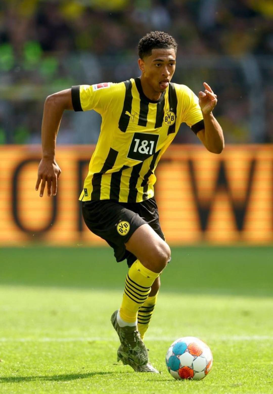 足球德国队主帅回应质疑：球队需要时间重建（德国队主帅回应质疑：球队重建尚需时日）