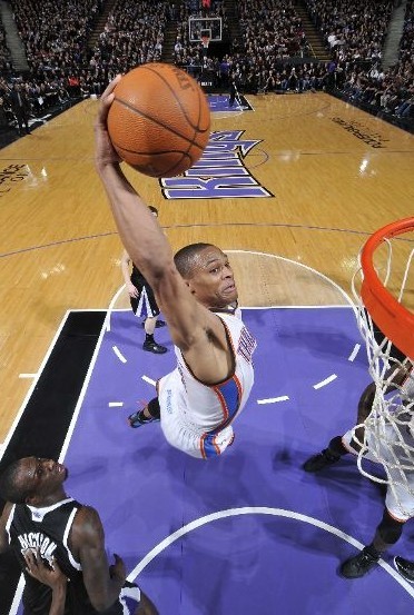 助攻5+创造机会30+传球成功率85%+，五大联赛仅B费和居莱尔达成（五大联赛仅此二人：5+助攻、30+机会创造、85%+传球成功率——B费与居莱尔）