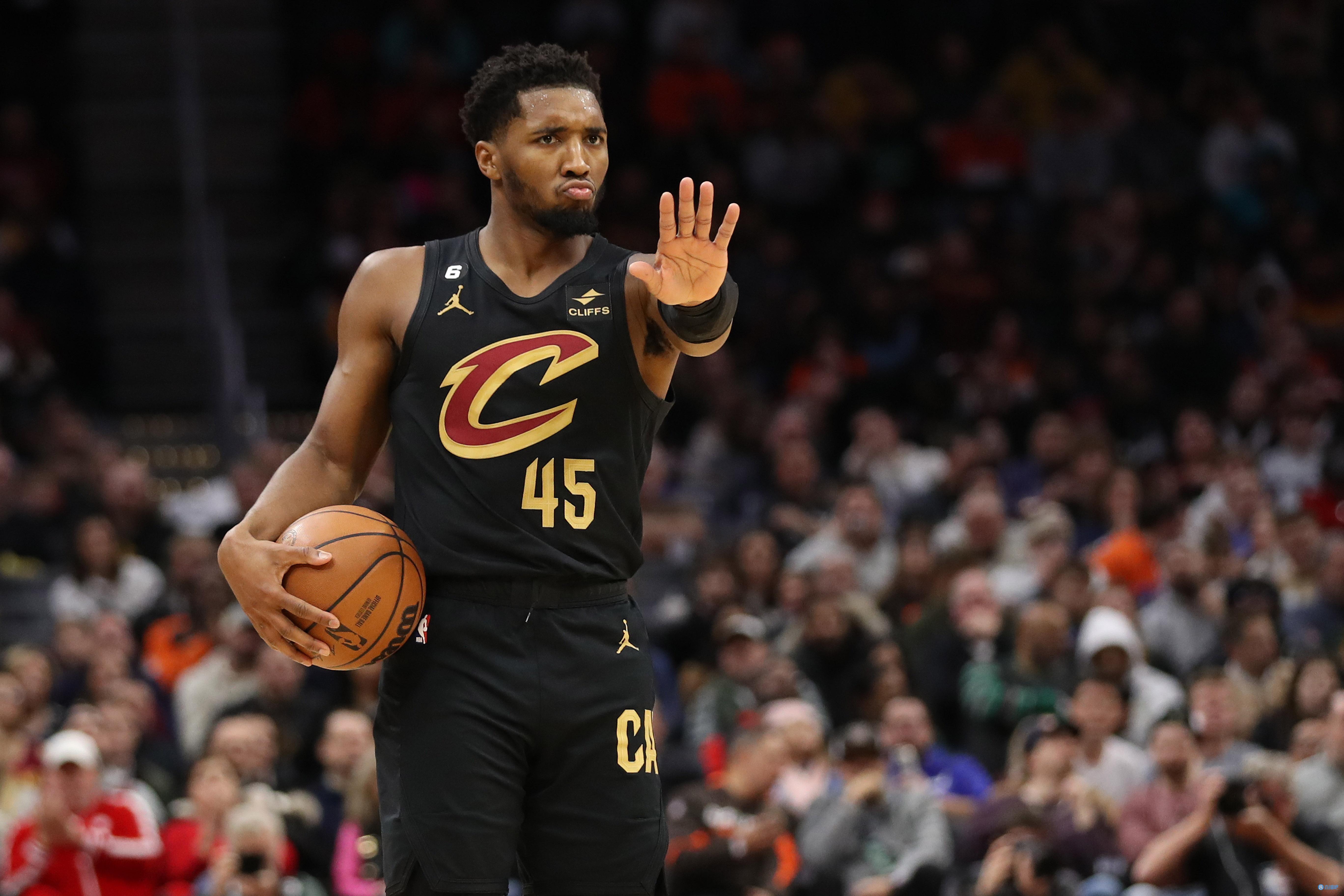 打得不错！希尔德半场7中3拿到9分5板2助（表现亮眼！希尔德半场7投3中拿下9分5篮板2助攻）