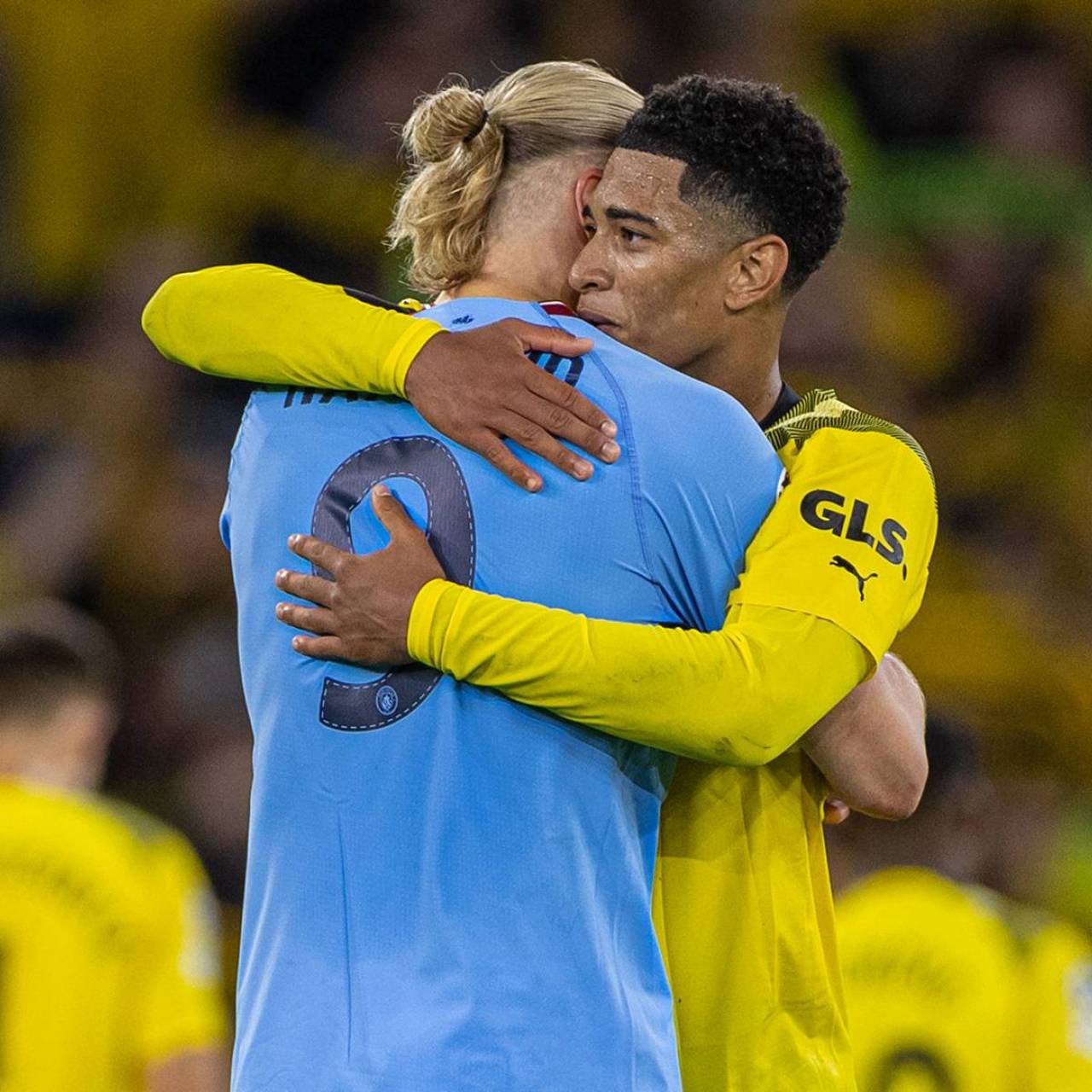 左手小拇指碰到！克拉克碰球出界 森林狼挑战失败（回放证实克拉克左手小拇指先碰球出界，森林狼挑战未果）