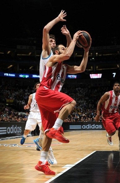 麦卡利斯特：庆祝动作是献给家人的；希望梅西能一直在国家队（麦卡利斯特：庆祝献给家人，期待梅西一直征战国家队）